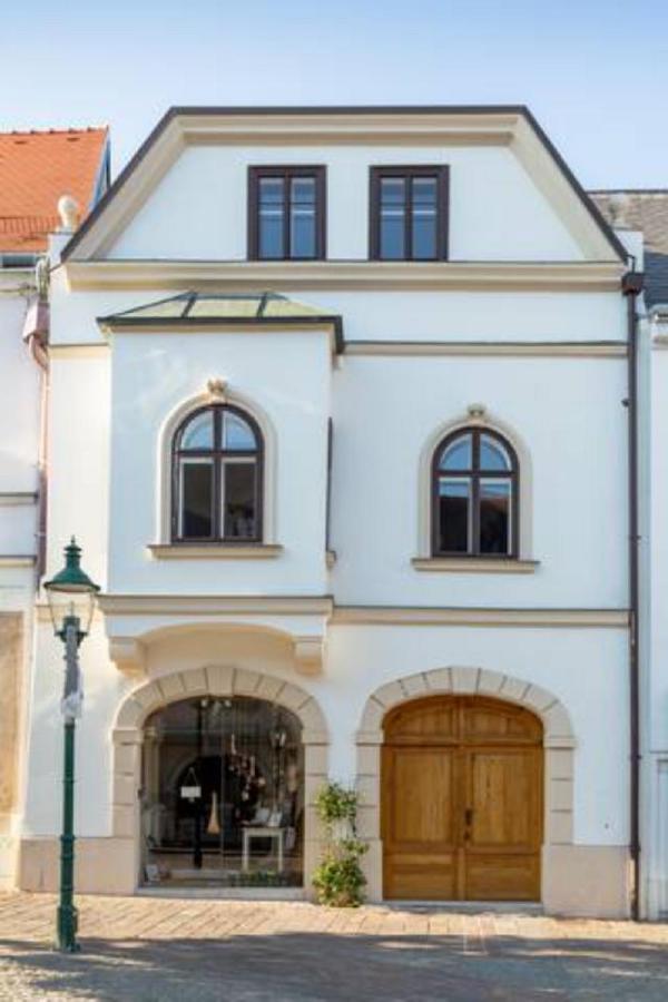 Gaestesuiten Beim Schloss Eisenstadt Buitenkant foto